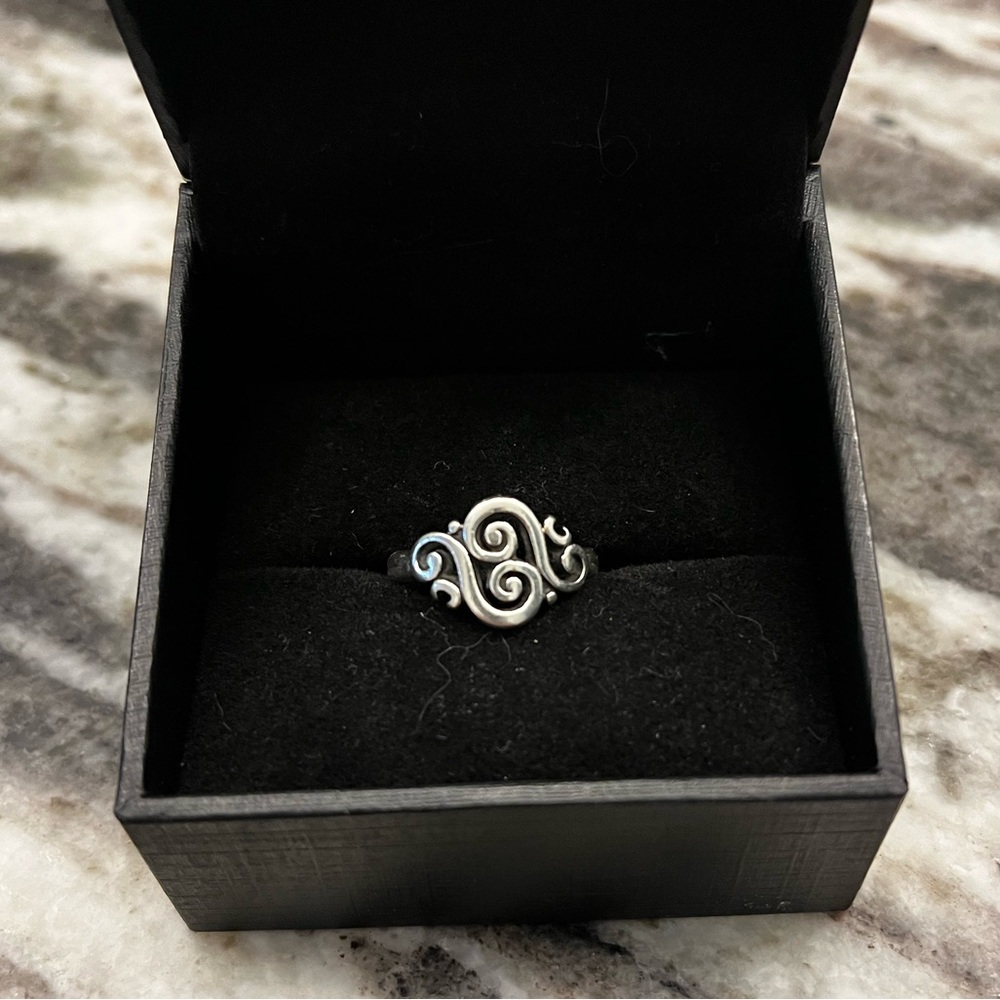 JAMES AVERY 
VINTAGE
Elegant Silver Swirl Ring